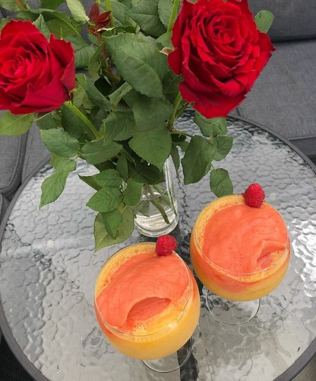 Natasha Thomsen hd model picture