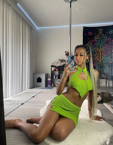 Aaliyah Foxxx star pretty pic