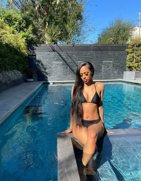 Aaliyah Foxxx pornstar top pic