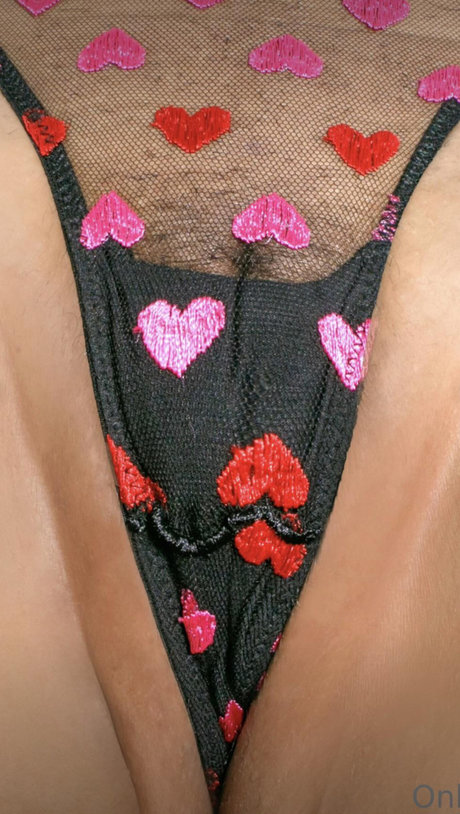 Tahiry model top picture