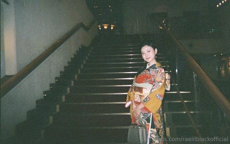 RaeLilBlack naked model gallery