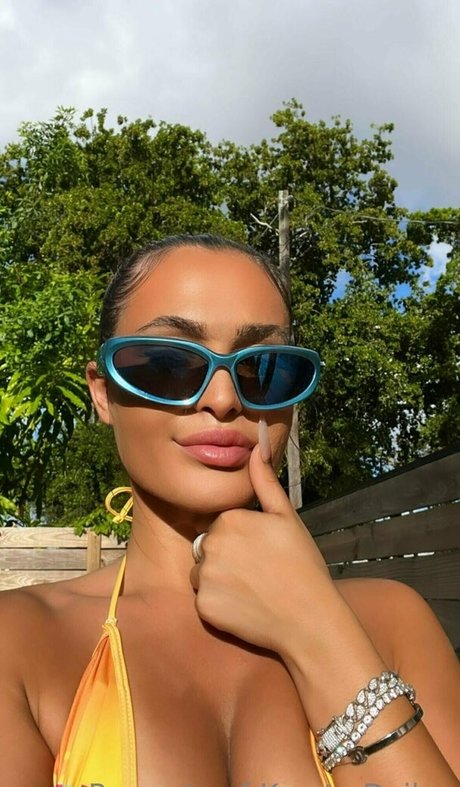 female popular onlyfans free naked pictures