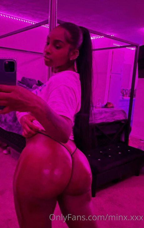 Minx XXX naked actress photo