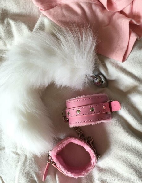 Milkimind erotic model img