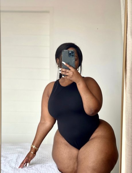 Nako Tenza art model archive