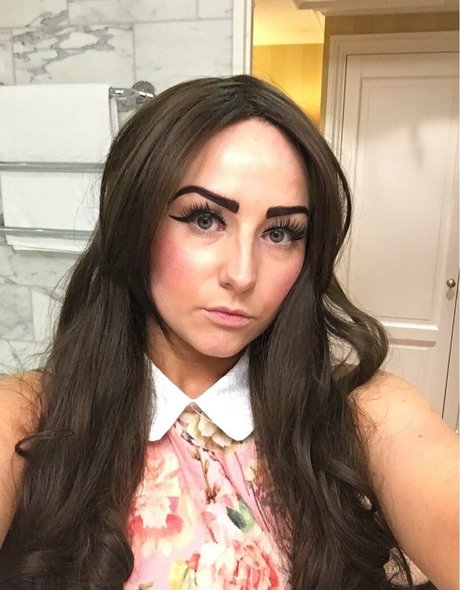 nadinetilley model naked image