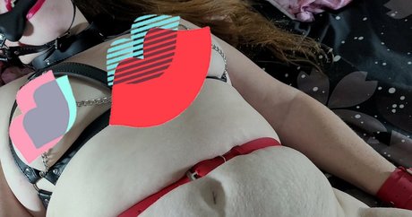 bloodylovely sexy model img