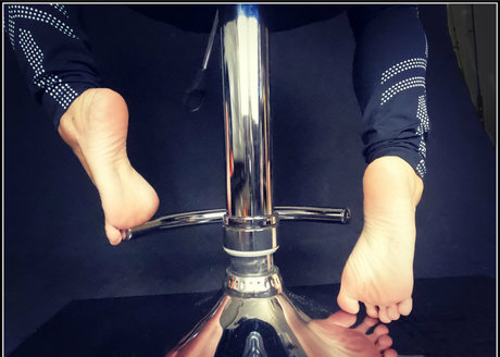 sweetfeetnzfree model art photo