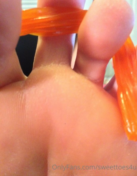 sweettoes4u model perfect pics