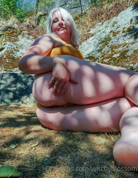 witchyblossom pornstar nude images