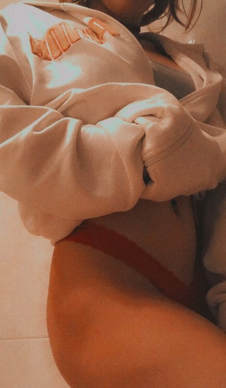 umi isabella model adult photo