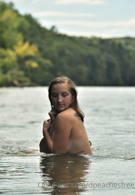 dpeachesfree sexy actress gallery