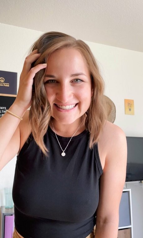 dpeachesfree exclusive model img