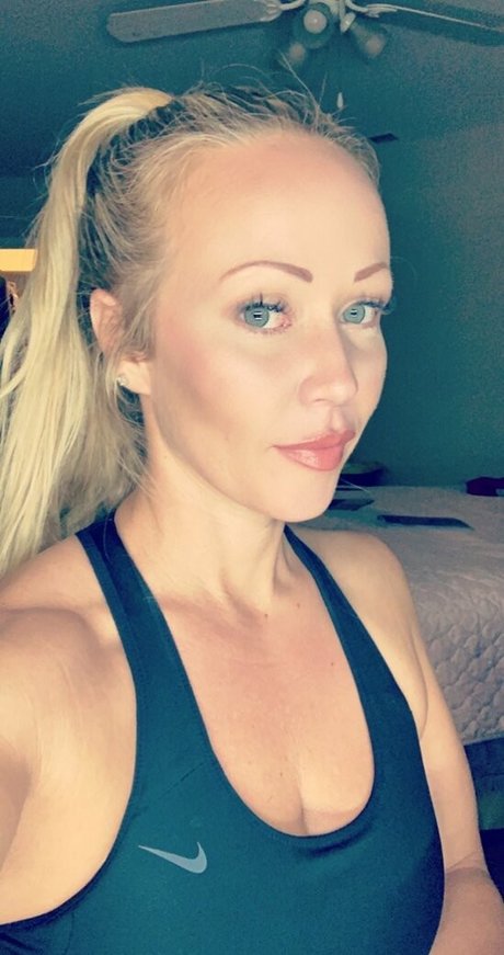 thetayloredway art actress pics