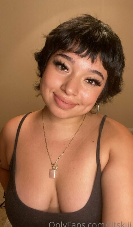 titskiii nude star pic