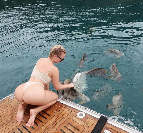 Bianca Elouise naked star gallery