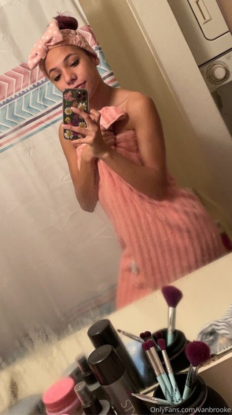 Vanbrooke porn model images