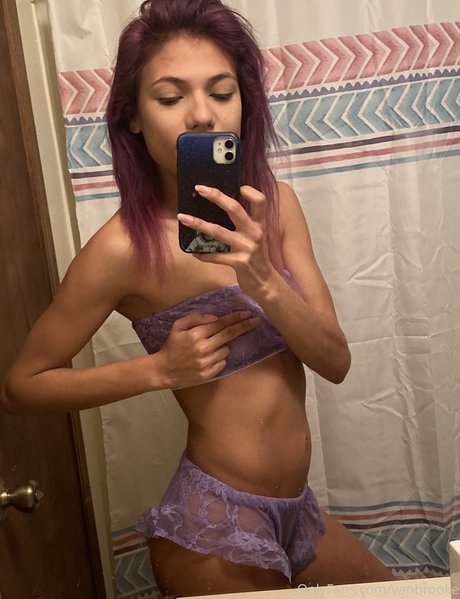 Vanbrooke sexy model img