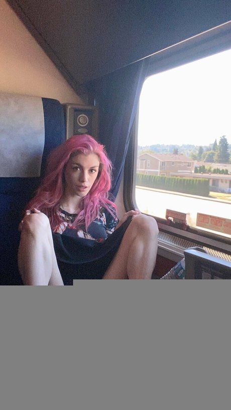 Luxneon hd actress pictures