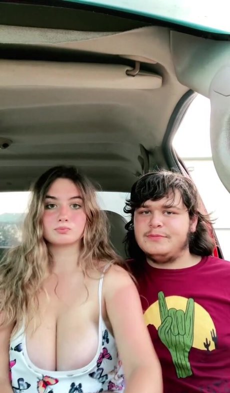 Vangie hot model img