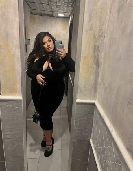 ethacake exclusive actress picture