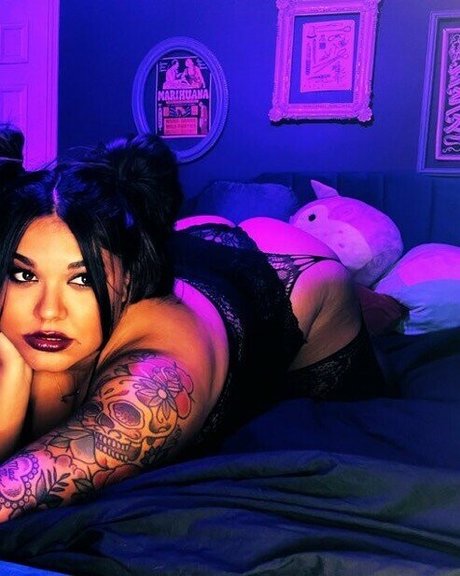 ethacake model nude pictures