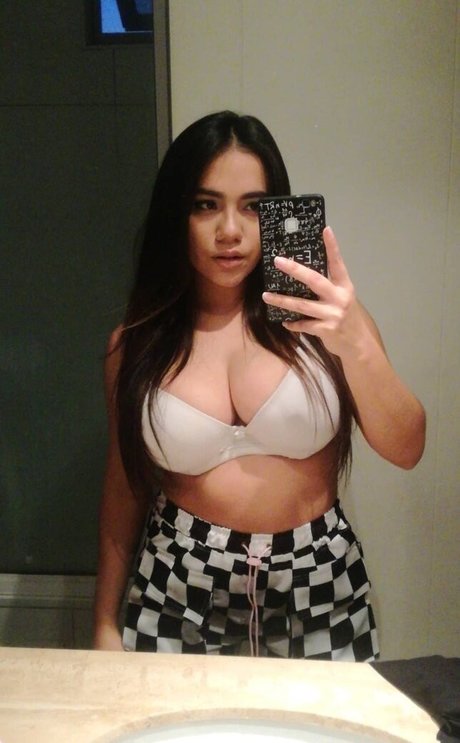 Toomuchtumbao model porn image