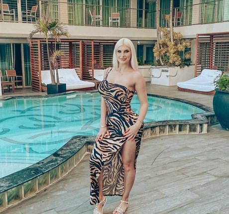 Laura Blake Hahnel art star image