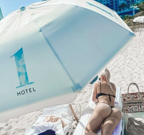 Laura Blake Hahnel hot model pics