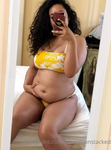 cinnamonstacked model sexy pic