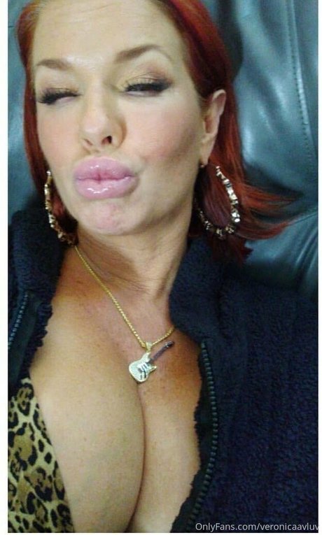 veronicaavluv model high quality pic