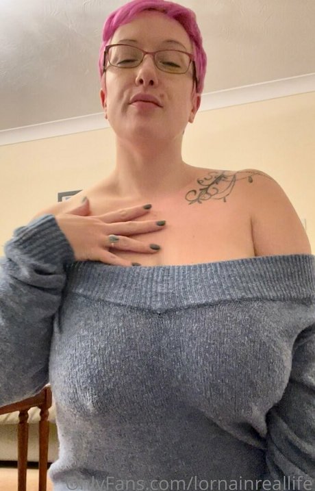 colourful cougar nude model gallery