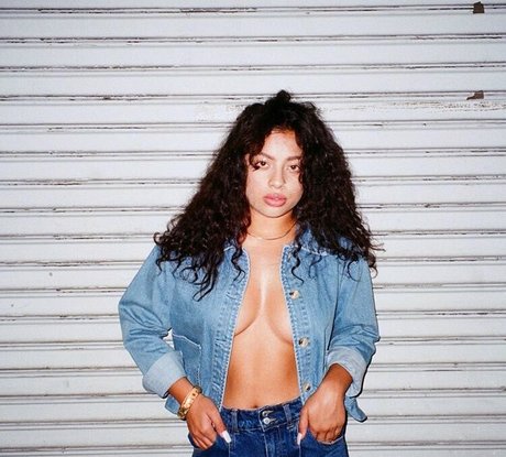 Kiana Lede top pornstar pics