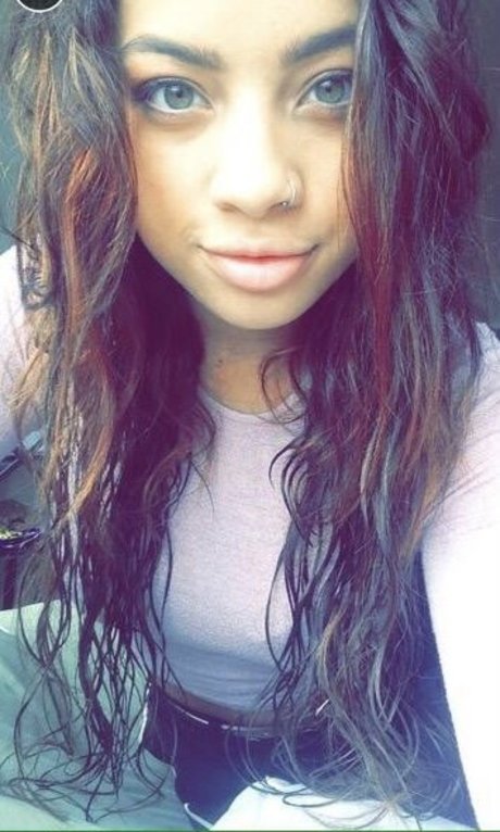 Kiana Lede star nice photo