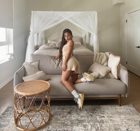 Kiana Lede art actress galleries