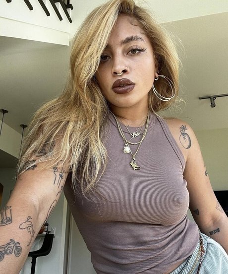 Kiana Lede art model img