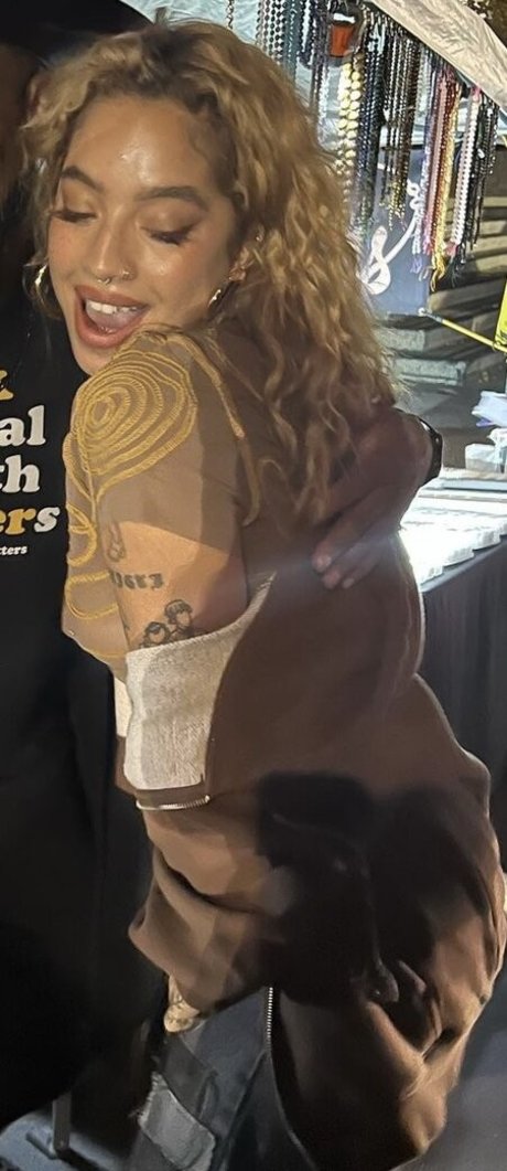 Kiana Lede model galleries