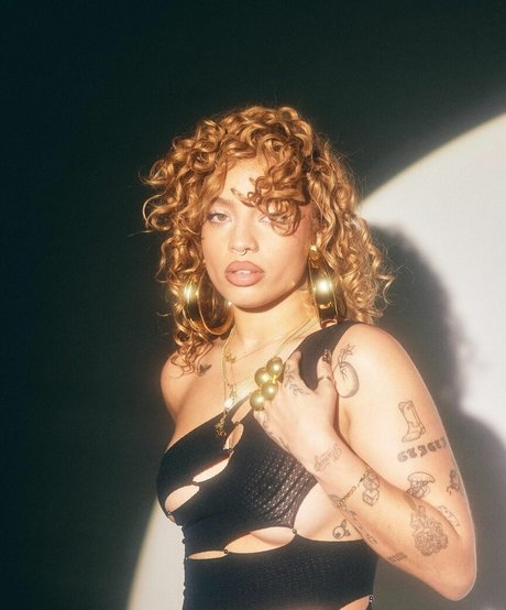 beautiful onlyfans art nude img