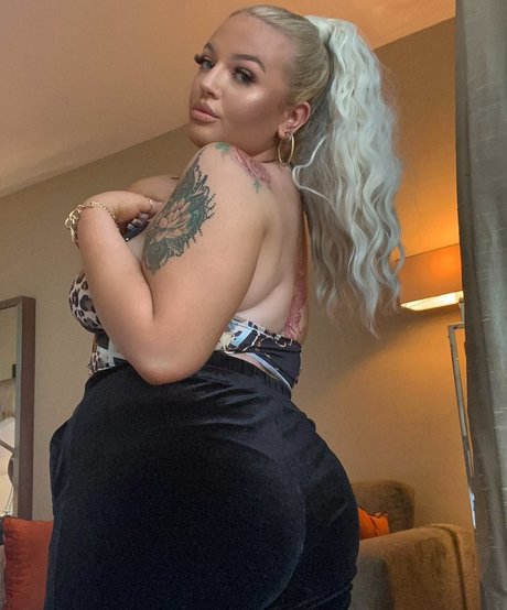 Irishblondiee model nude pictures