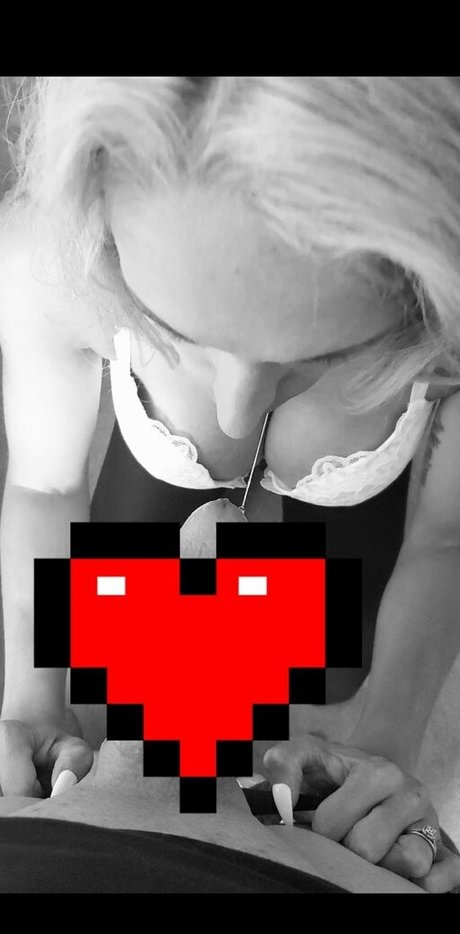 knottysav sexy actress pics