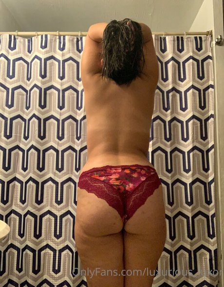 luxurious luxor model hot photos