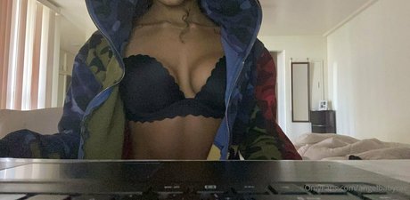 angelbabyrae pretty model img
