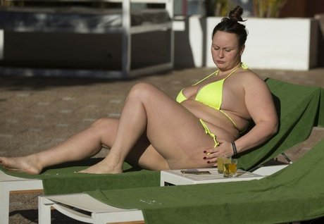 Chanelle Hayes star pics