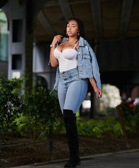 skinny milf onlyfans top pictures