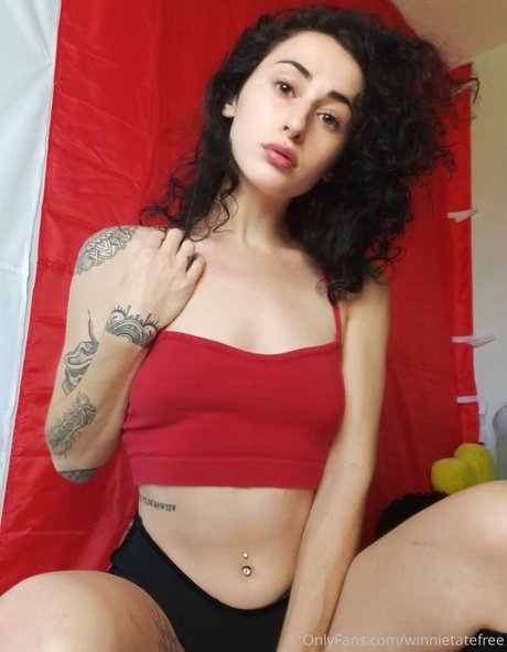 winnietatefree naked pornstar img