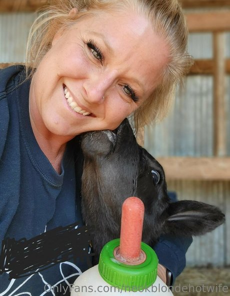 neokblondehotwife porn model img