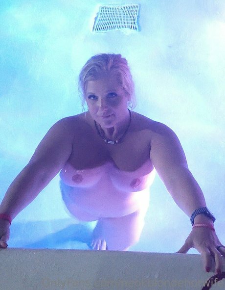 neokblondehotwife art model pic