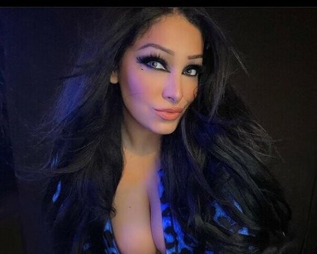 Mandy Leon sexy star img