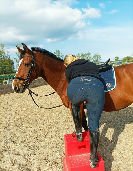 kellymilanaughtycowgirl erotic model photo