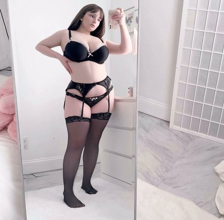 emidoll nude actress galleries